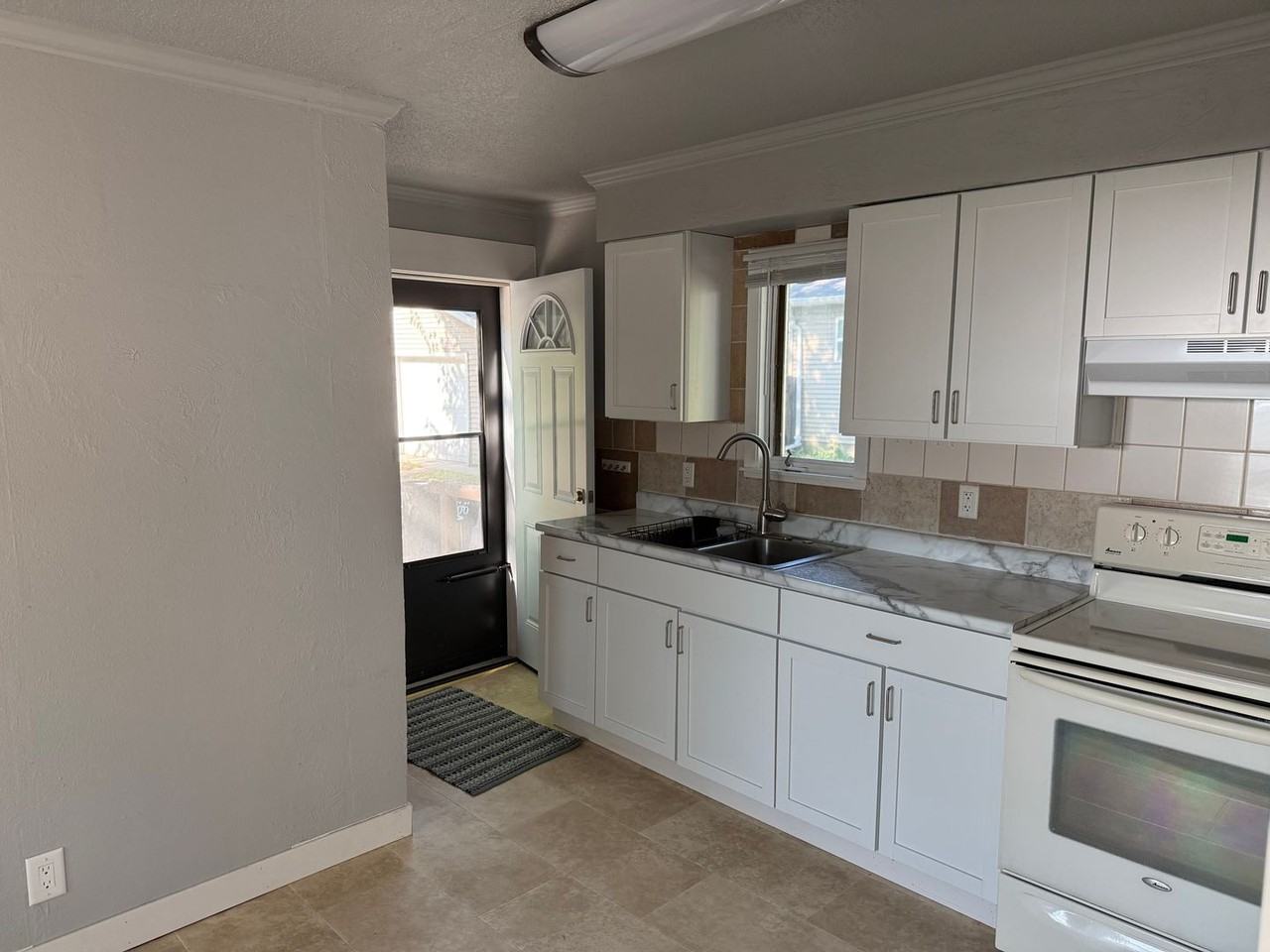 710 10th Ave N - Photo 3 of 11