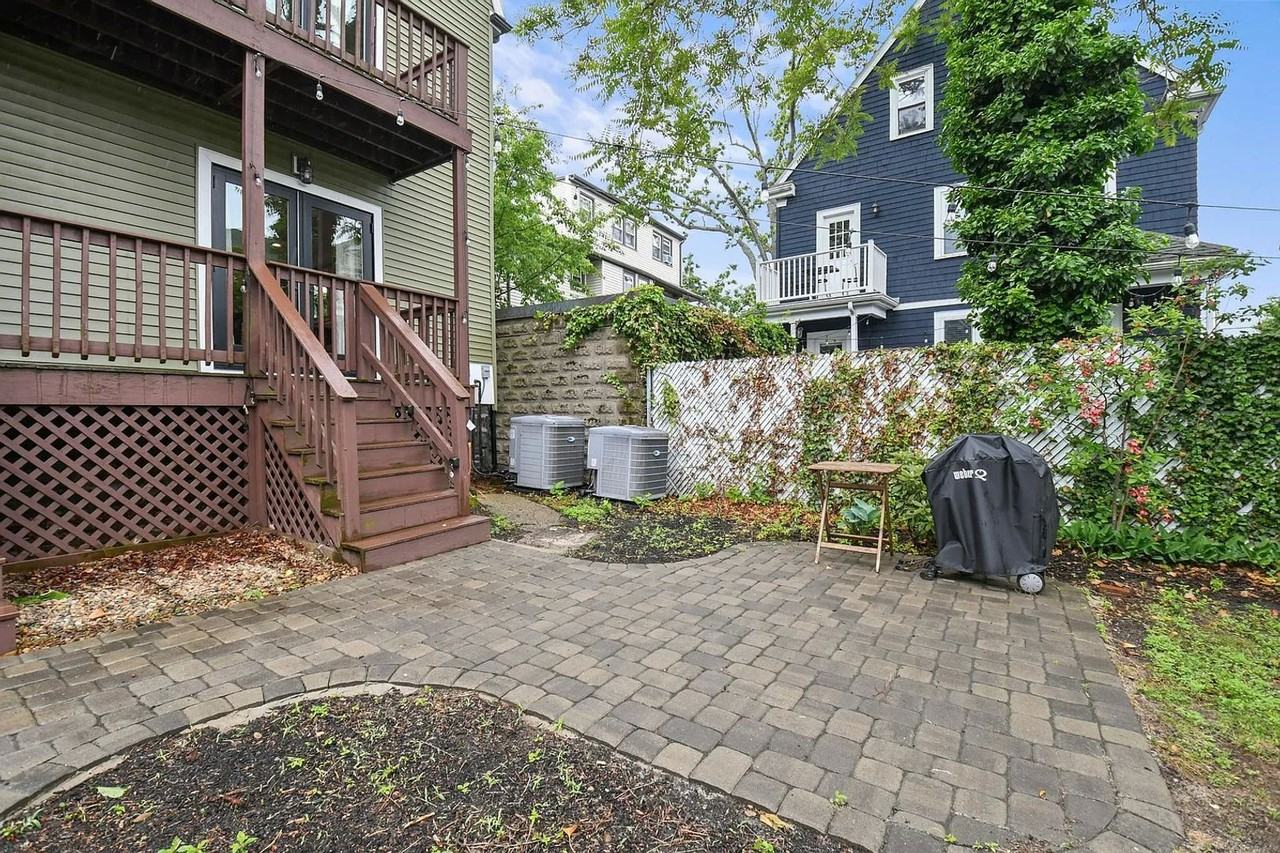 8 Greenleaf Avenue - Photo 3 of 26