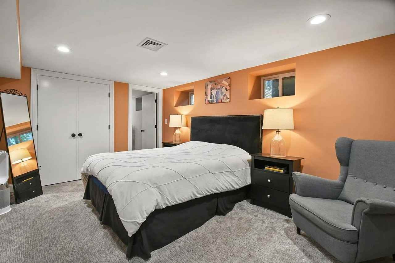 8 Greenleaf Avenue - Photo 7 of 26