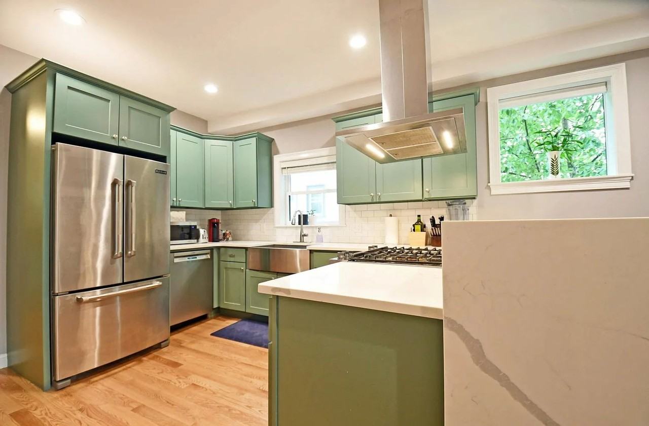 8 Greenleaf Ave - Photo 3 of 24