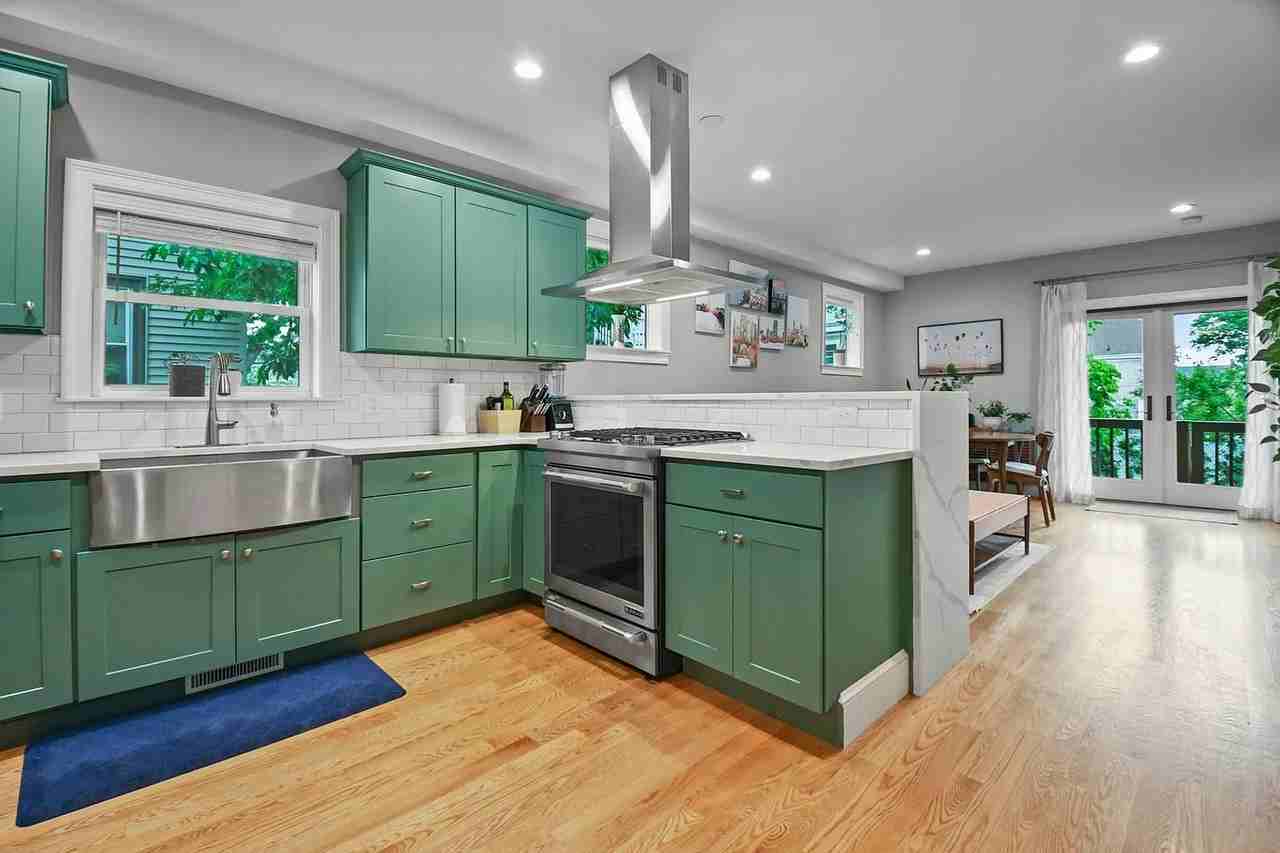 8 Greenleaf Ave - Photo 2 of 24
