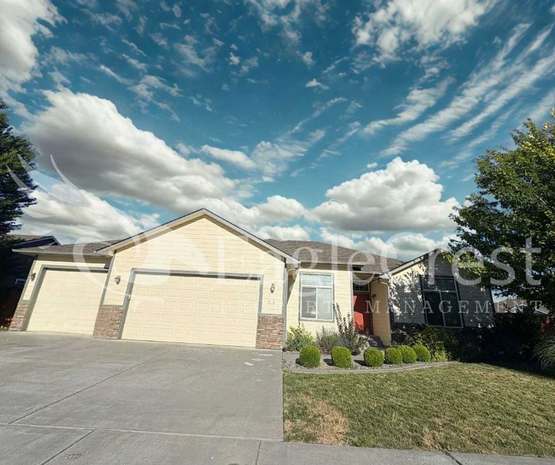 44 Chapelwood Ave - Photo 3 of 50