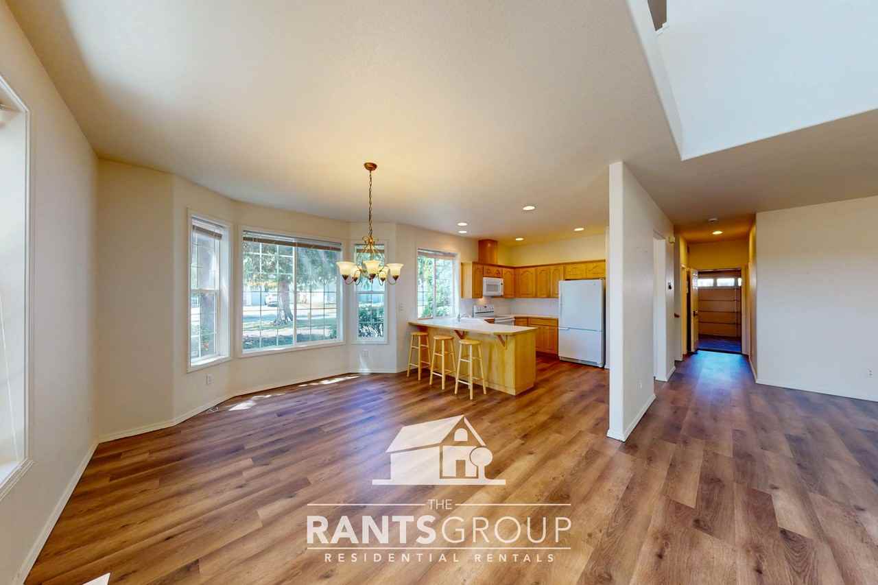 8304 Sweetbrier Loop Se - Photo 4 of 21