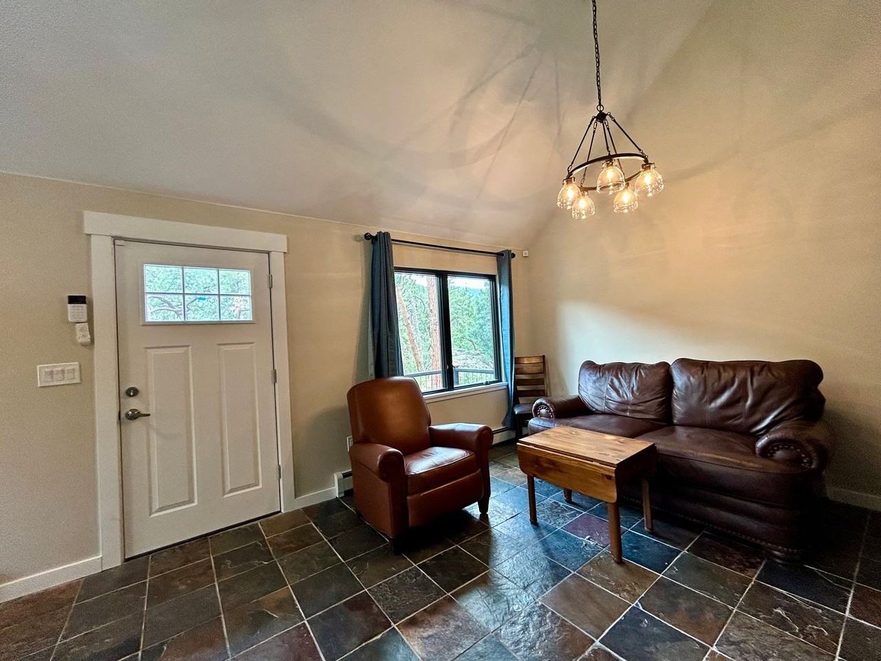 96 Navajo Ct - Photo 3 of 44