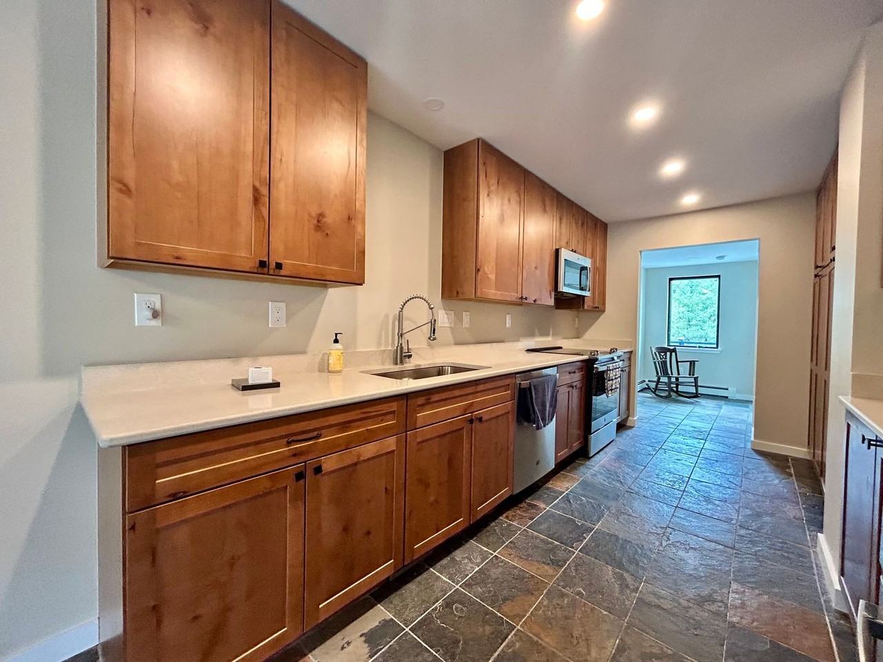 96 Navajo Ct - Photo 5 of 44