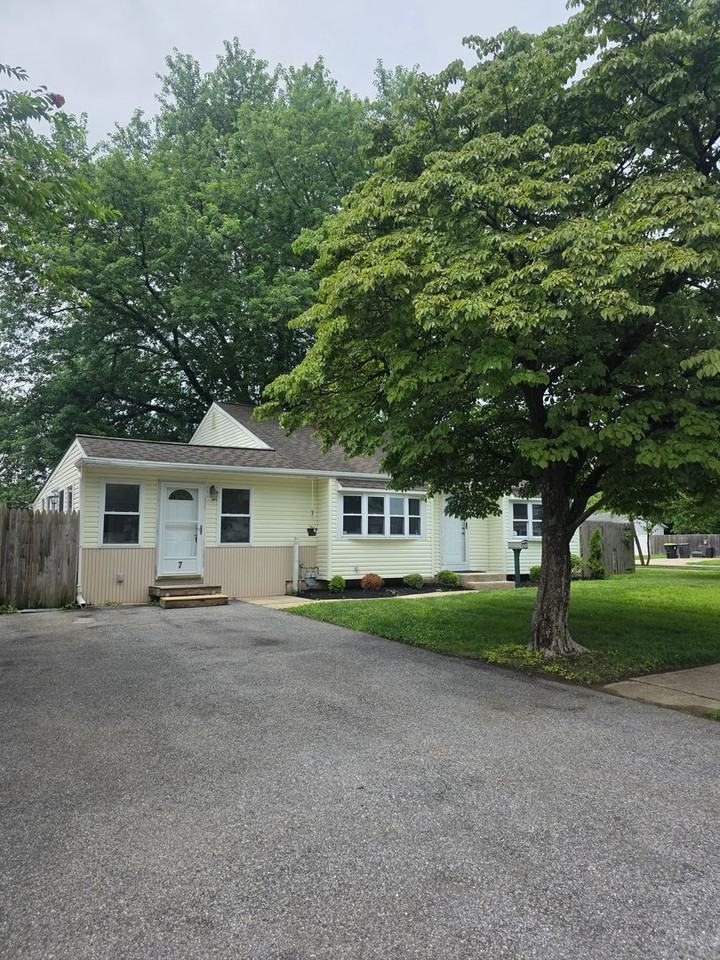 7 Todd Ln - Photo 3 of 28
