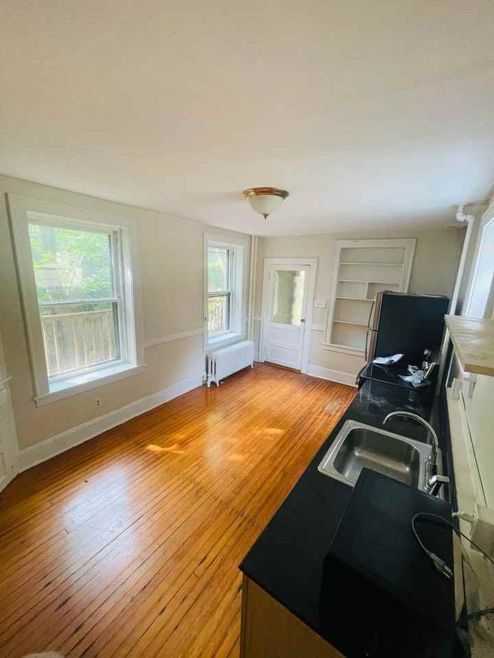 306 Hudson Ave - Photo 3 of 7