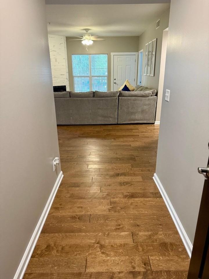 700 Daniel Ellis Dr - Photo 5 of 38