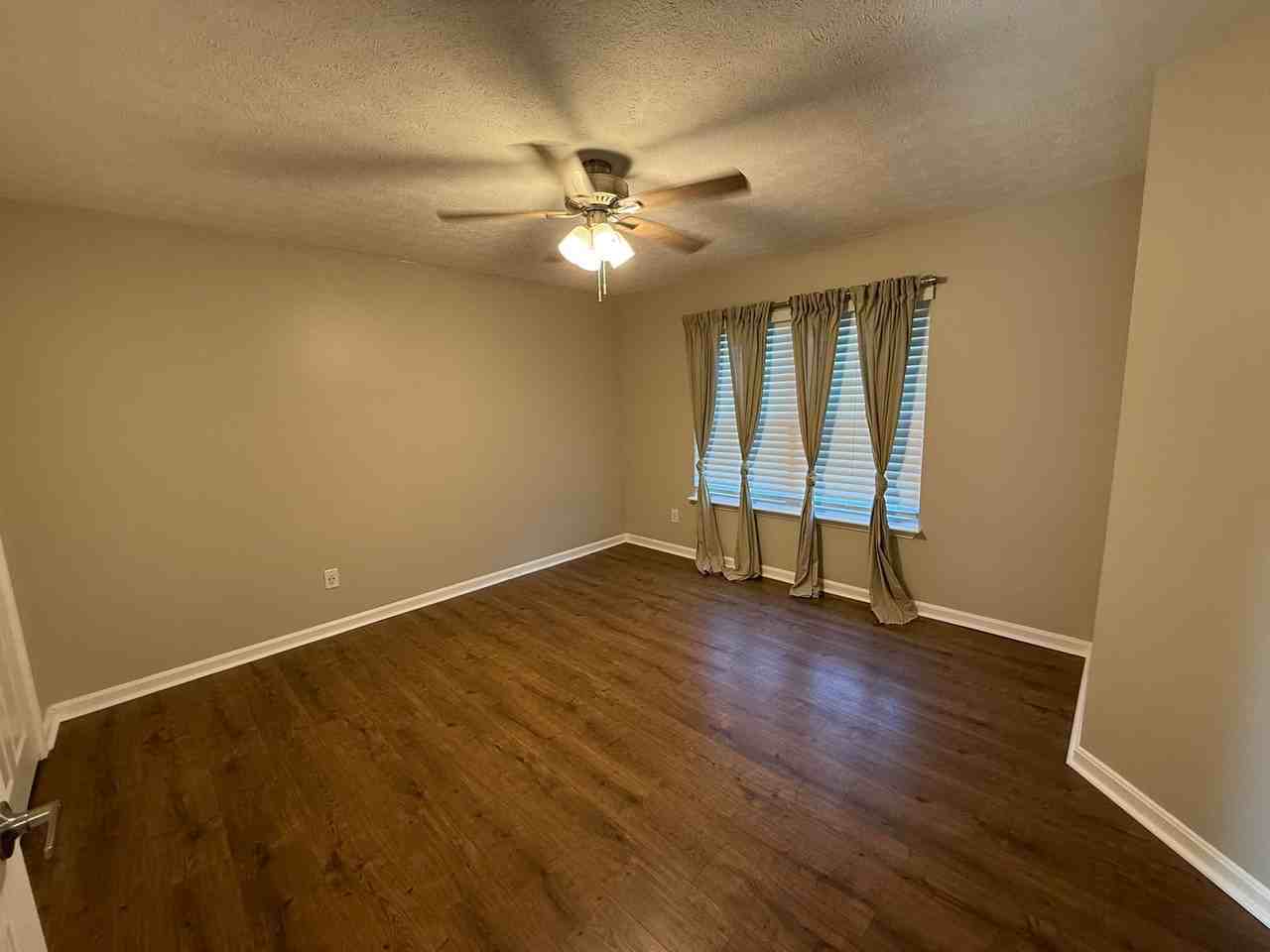 10412 Pinoak View Dr - Photo 4 of 14