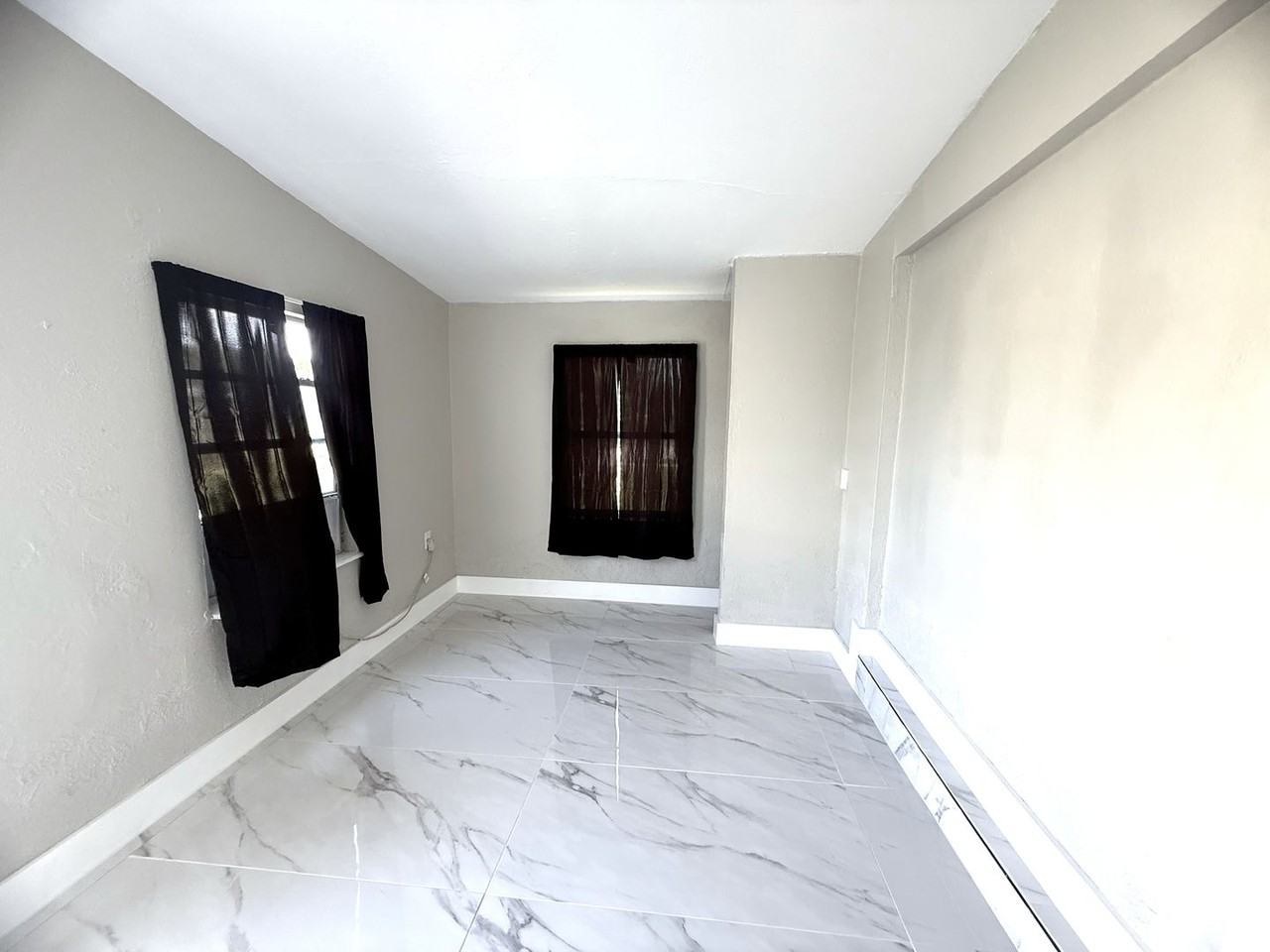 3350 Apache St - Photo 5 of 15