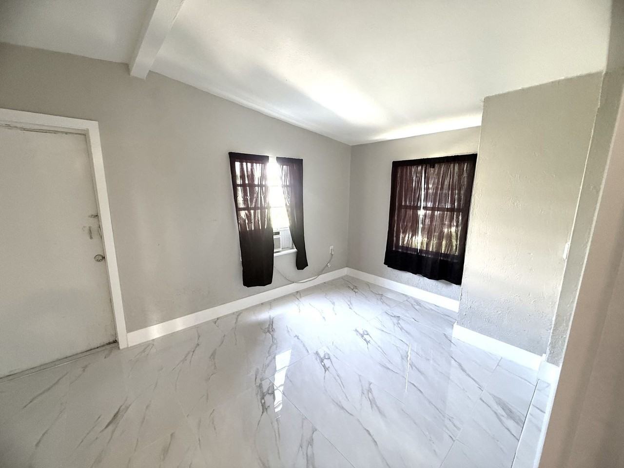 3350 Apache St - Photo 6 of 15