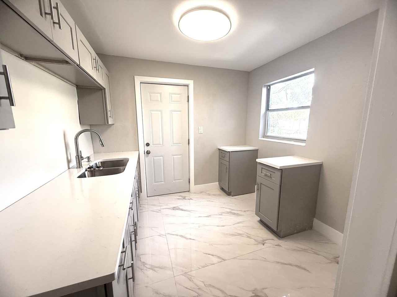 3350 Apache St - Photo 7 of 15