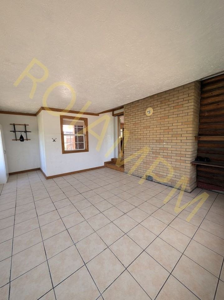 424 N Main St - Photo 5 of 12