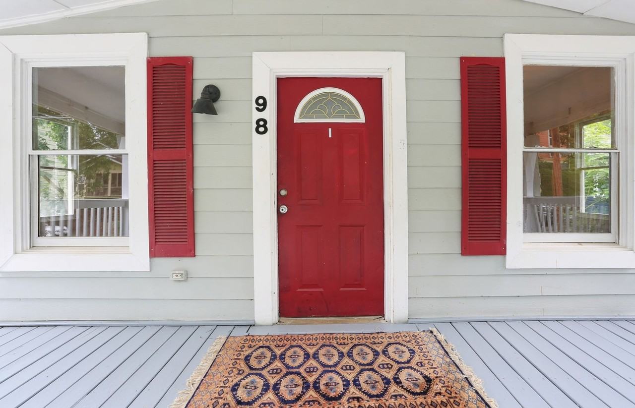 98 Brown Ave Se - Photo 2 of 12