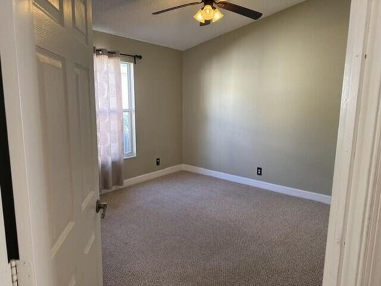 1045 Island Manor Dr - Photo 3 of 13