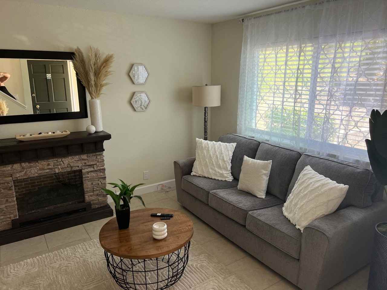 1402 Callen St #E - Photo 2 of 10