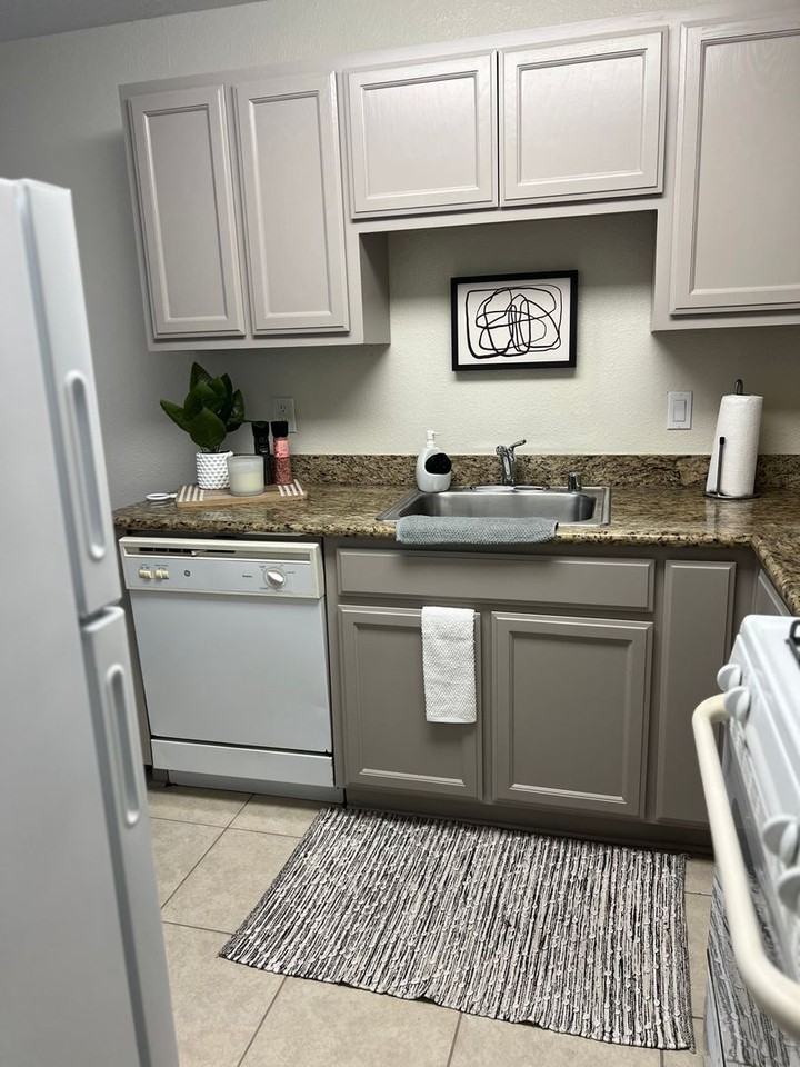 1402 Callen St #E - Photo 3 of 10