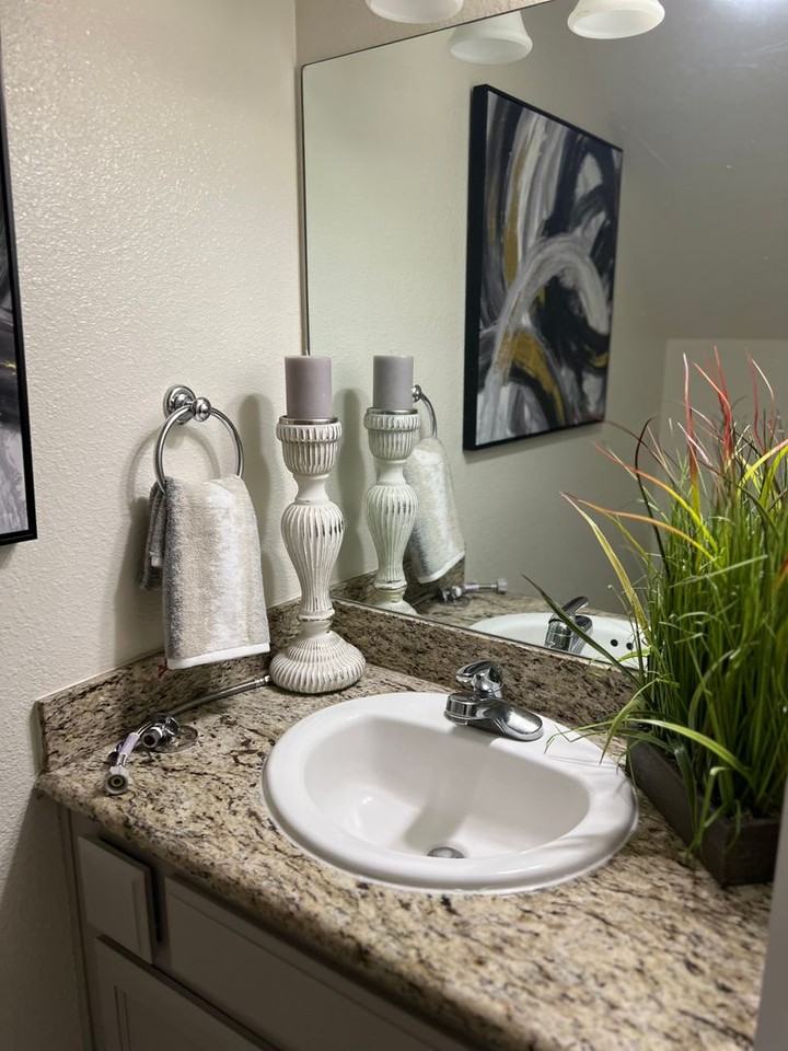 1402 Callen St #E - Photo 5 of 10