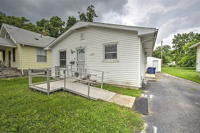 1628 N Oakland Ave - Photo 2 of 11