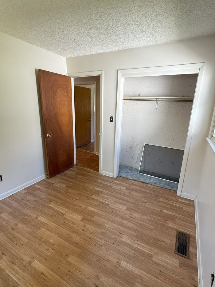 1628 N Oakland Ave - Photo 3 of 11