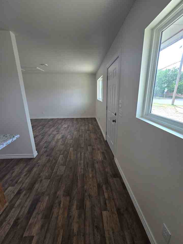 314 South Birch Avenue #B2 - Photo 2 of 11