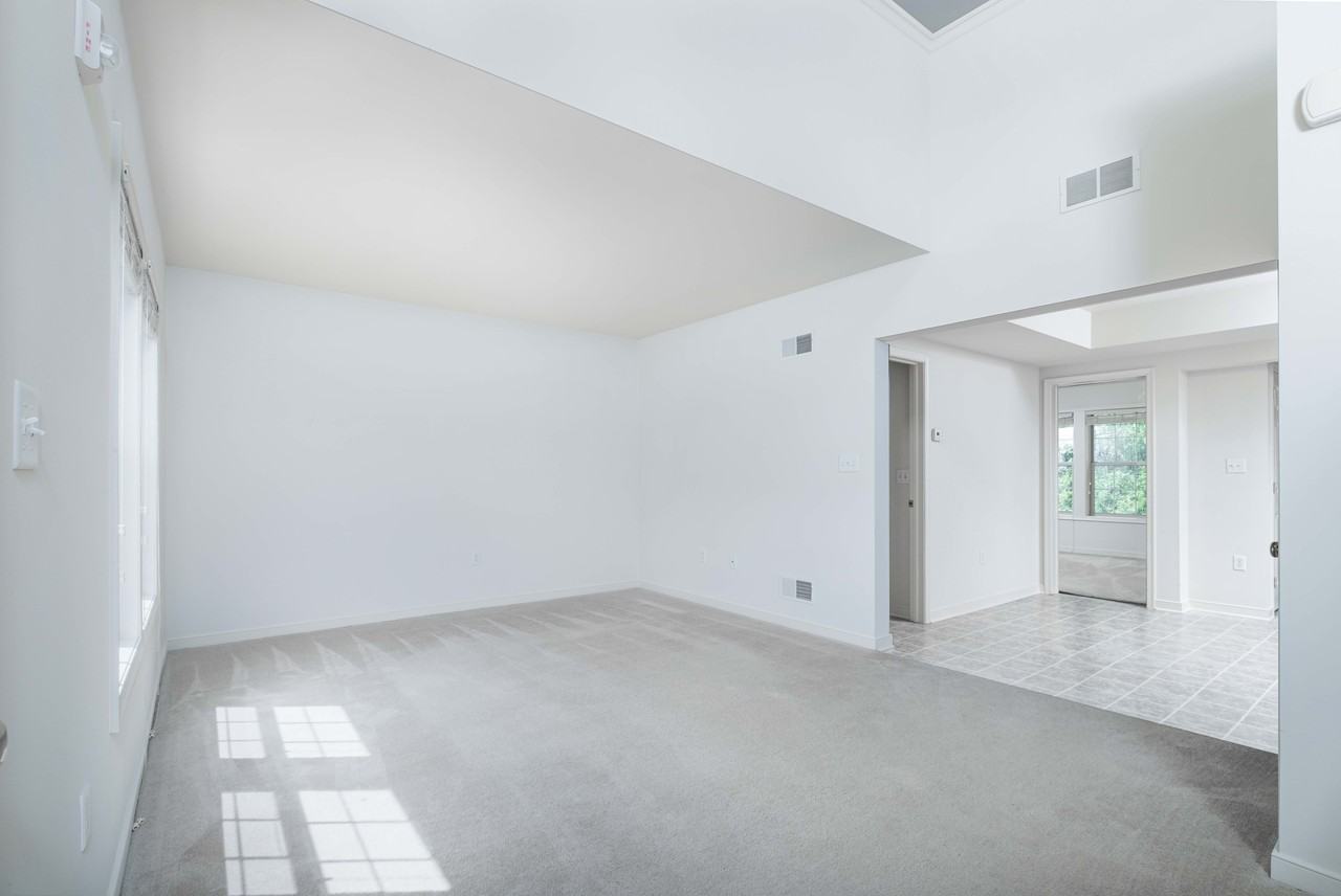 218 Daltrey Ct - Photo 2 of 16