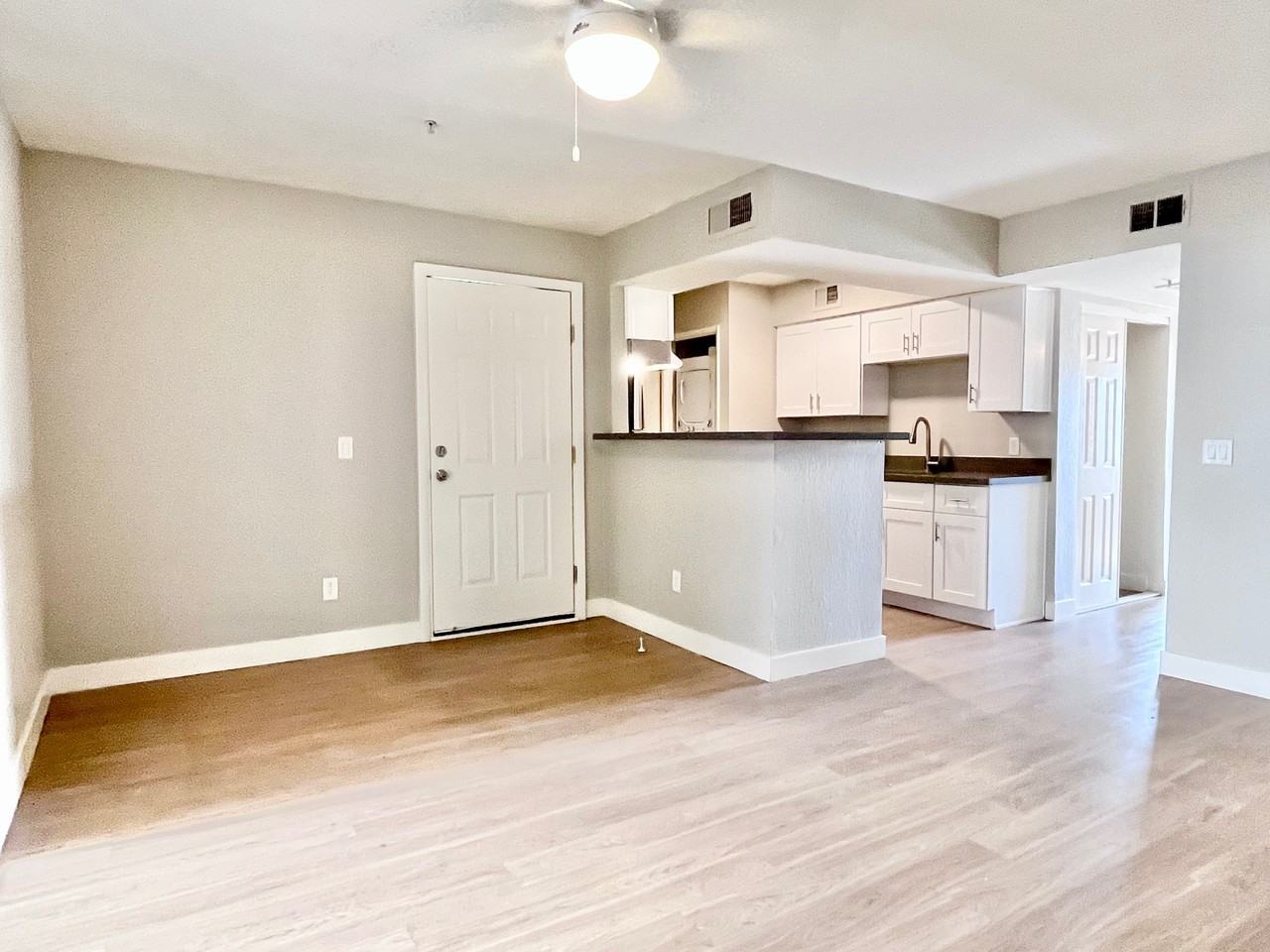 4308 N Longview Ave #102 - Photo 4 of 28