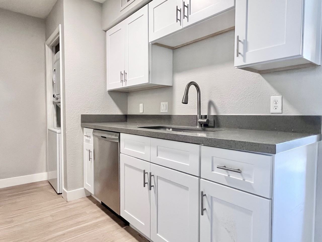 4308 N Longview Ave #102 - Photo 5 of 28
