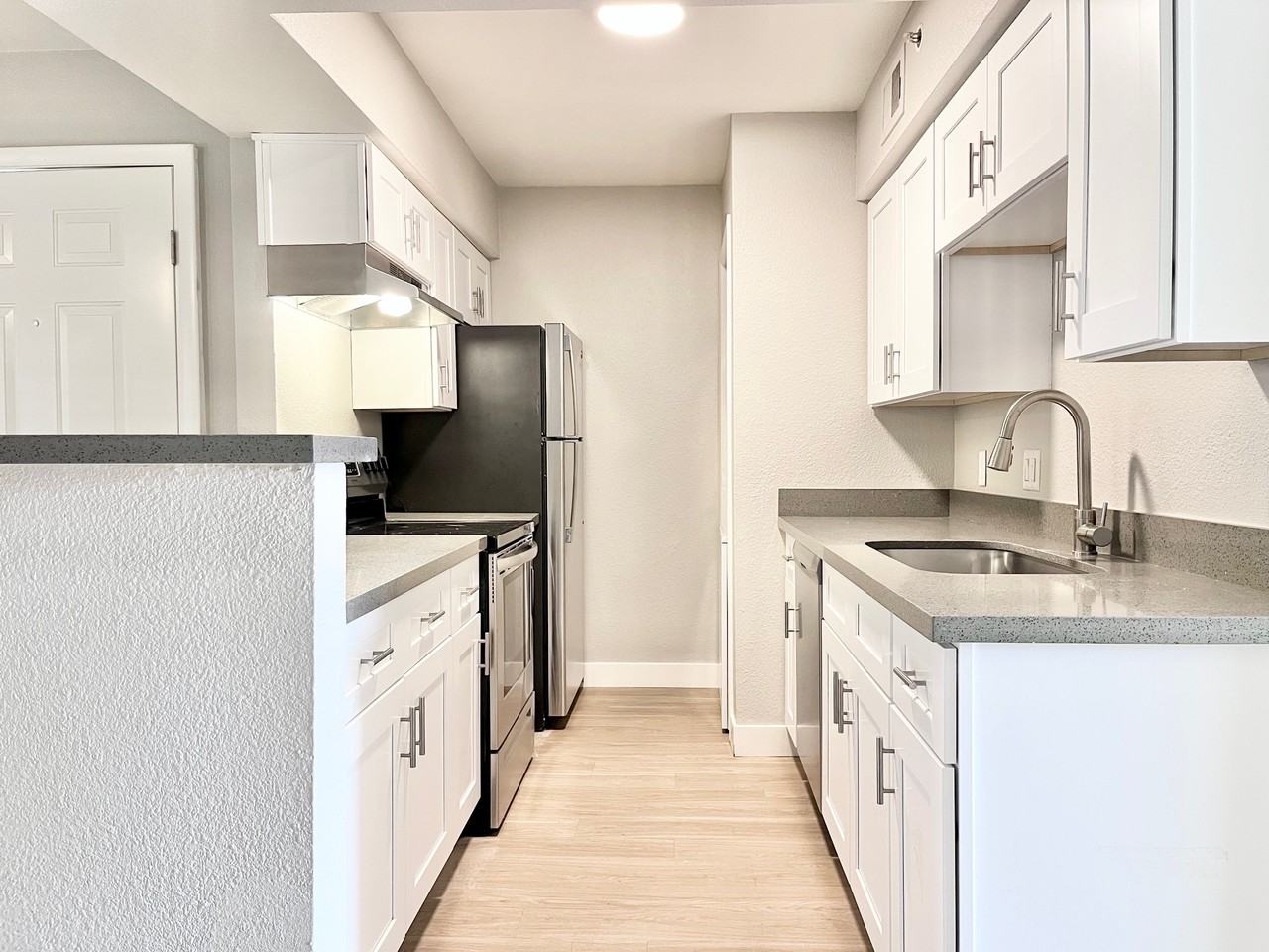 4308 N Longview Ave #102 - Photo 6 of 28