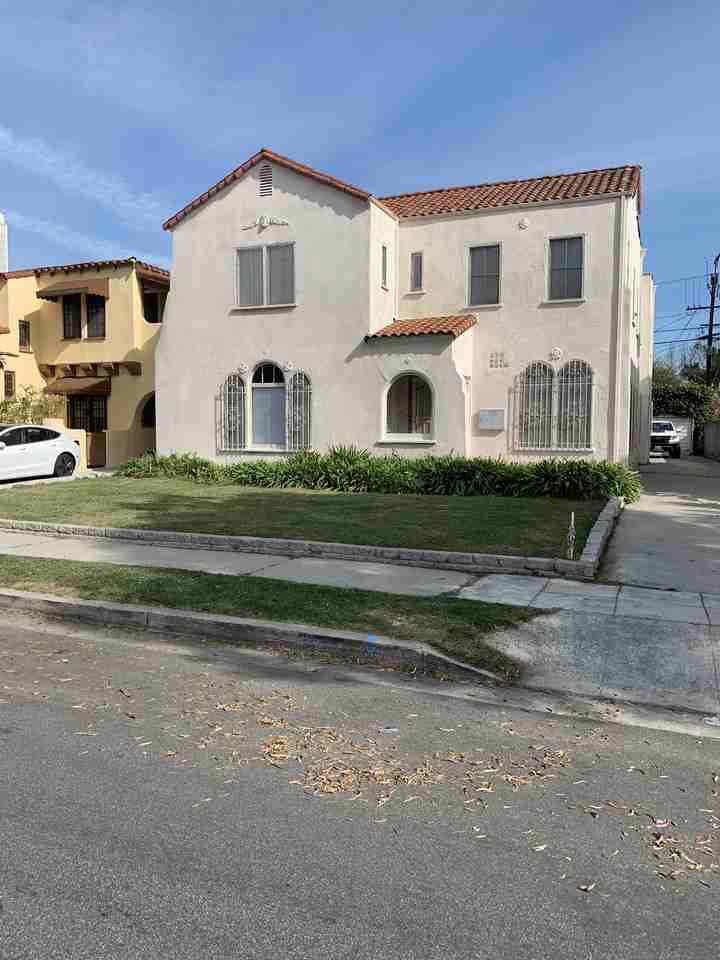 822 S Curson Ave #822