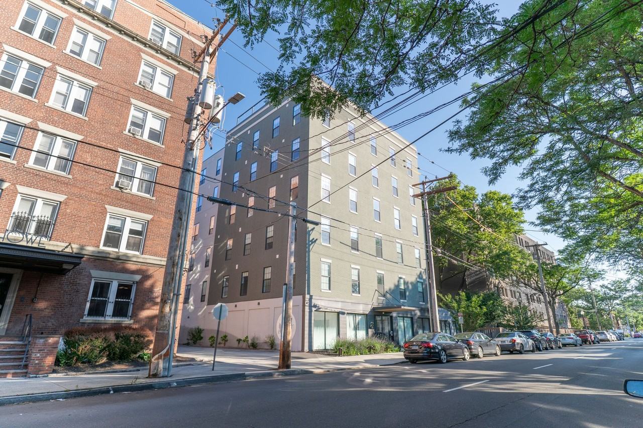 104 Howe St - Photo 5 of 50