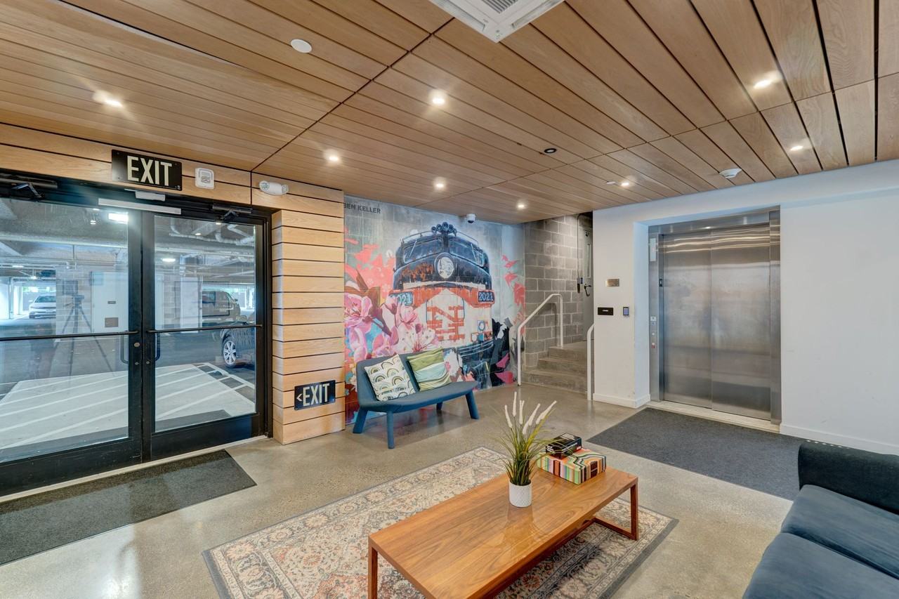 104 Howe St - Photo 4 of 50