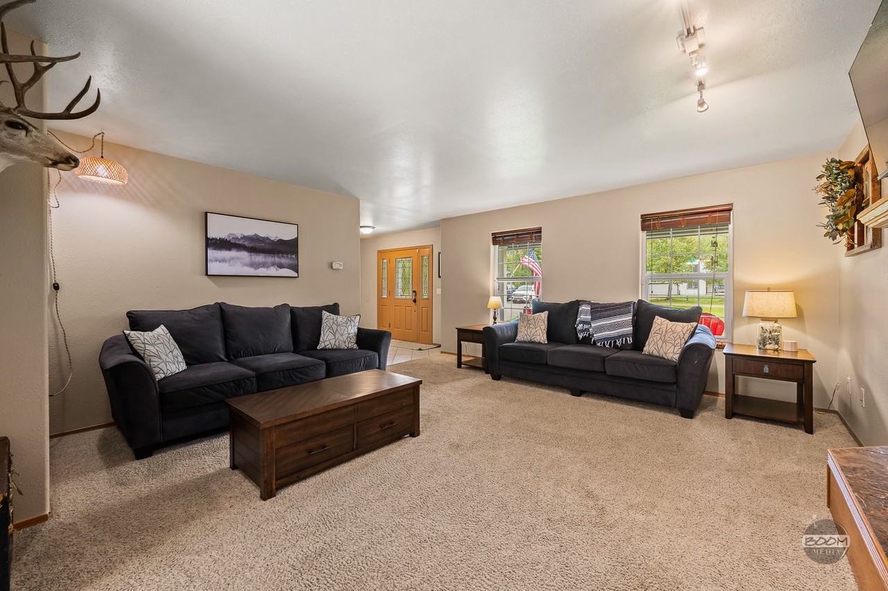 190 S Glengarry St - Photo 3 of 11