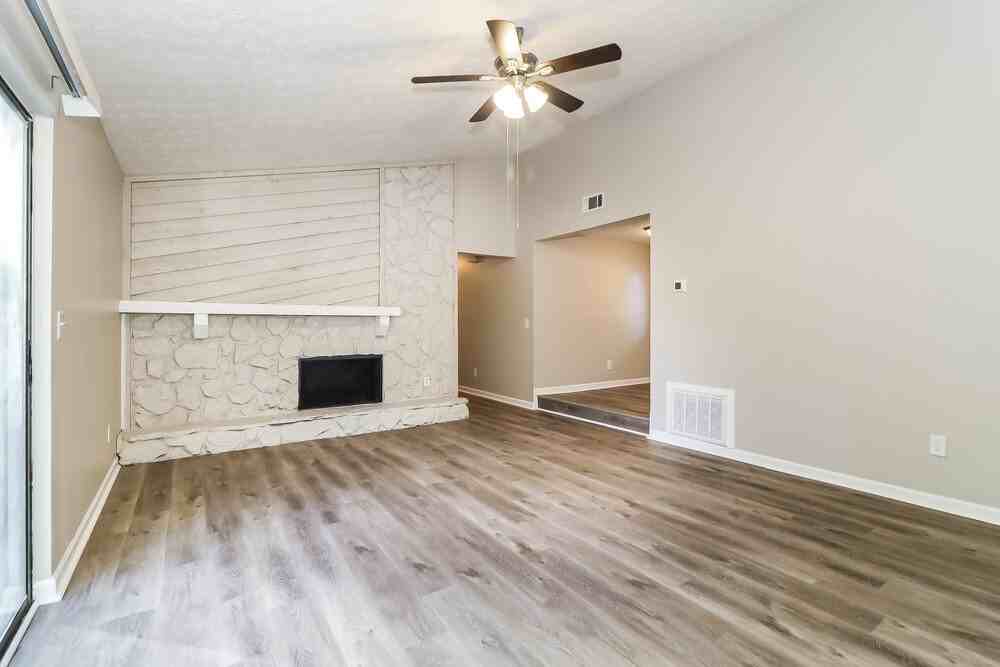 5427 Covent Way - Photo 4 of 16
