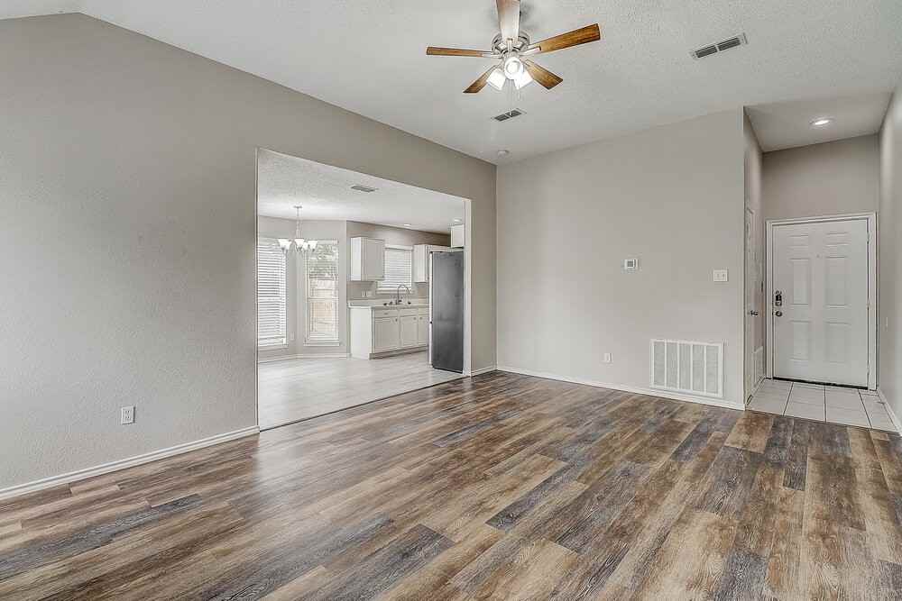 1402 Stiles Ct - Photo 3 of 19
