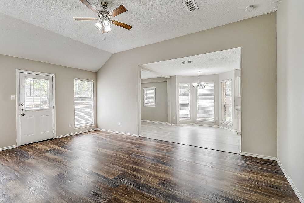 1402 Stiles Ct - Photo 4 of 19