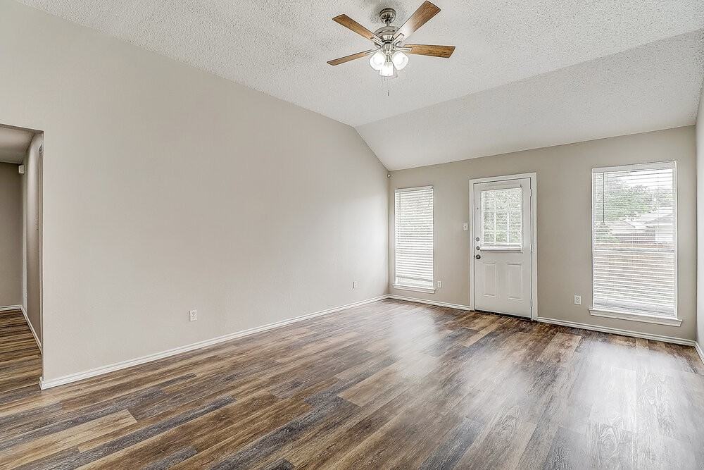 1402 Stiles Ct - Photo 6 of 19