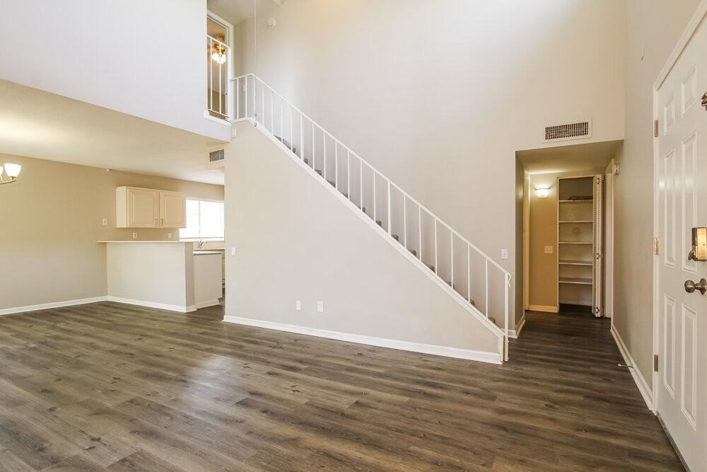 7032 S 44th St - Photo 5 of 17
