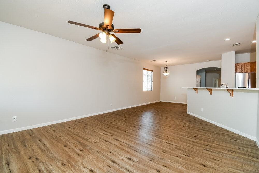 1062 E Nickleback St - Photo 4 of 16