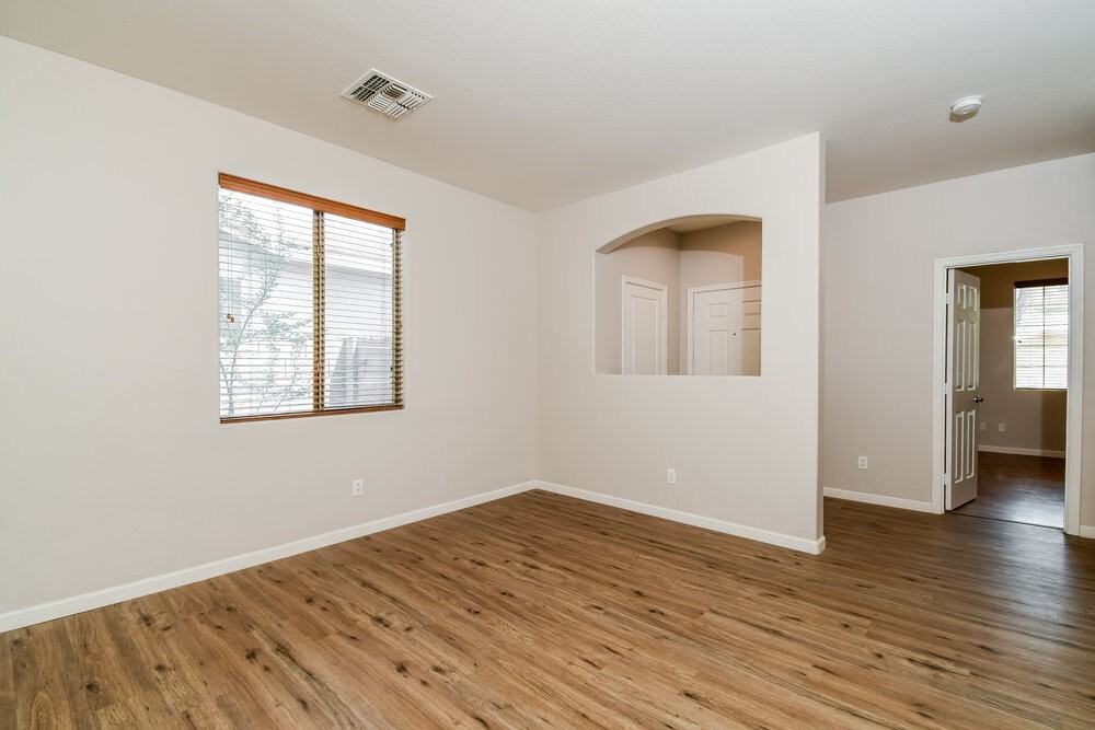 1062 E Nickleback St - Photo 5 of 16