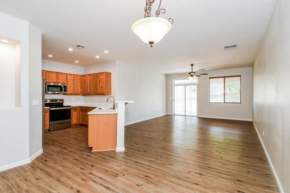 1062 E Nickleback St - Photo 6 of 16