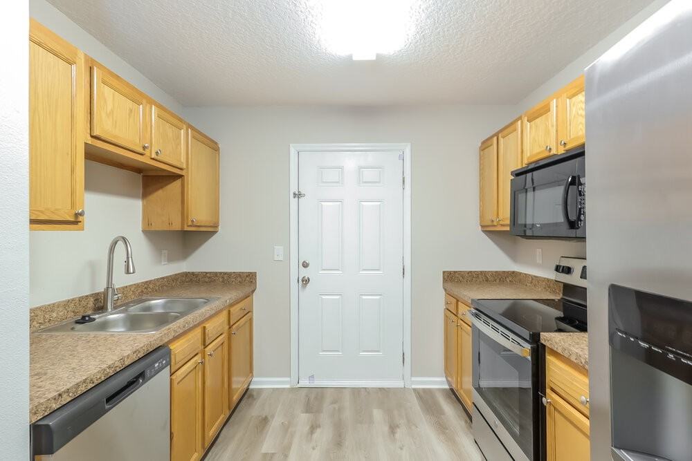 8474 Jasper Ave - Photo 5 of 16