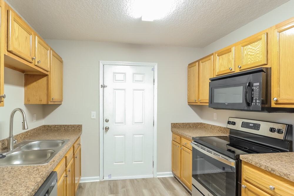 8474 Jasper Ave - Photo 7 of 16