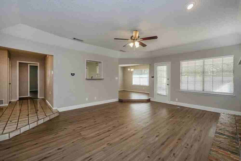 5732 Bermuda Dr - Photo 3 of 19