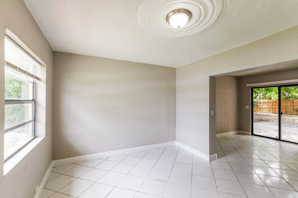 10255 Swstreet - Photo 3 of 12