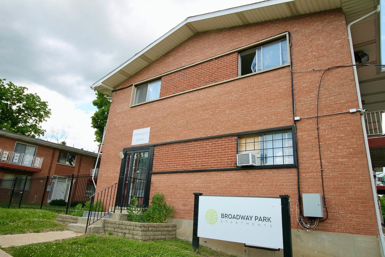 Broadway Park Apartments - Photo 2 of 31