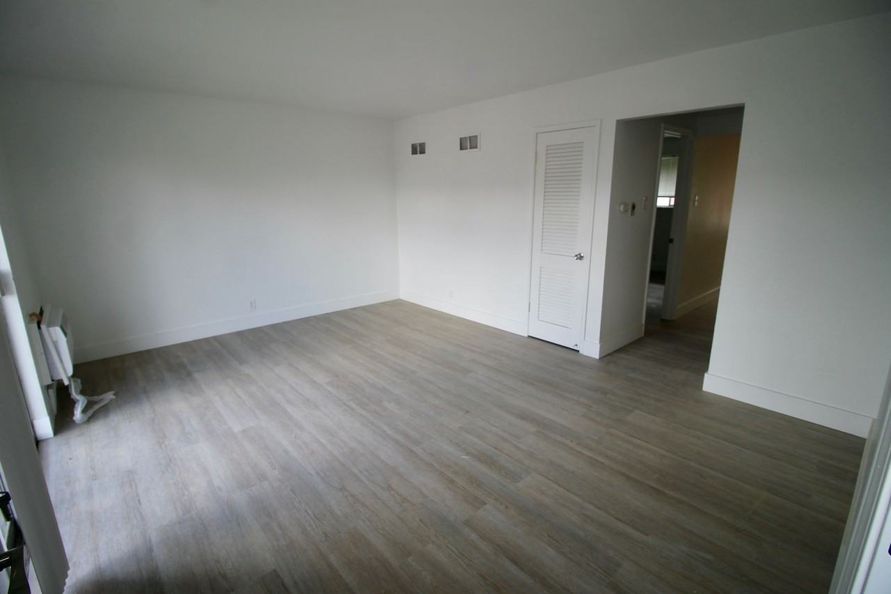 Broadway Park Apartments - Photo 4 of 31