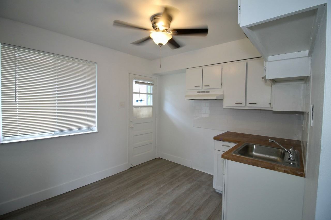 Broadway Park Apartments - Photo 5 of 31