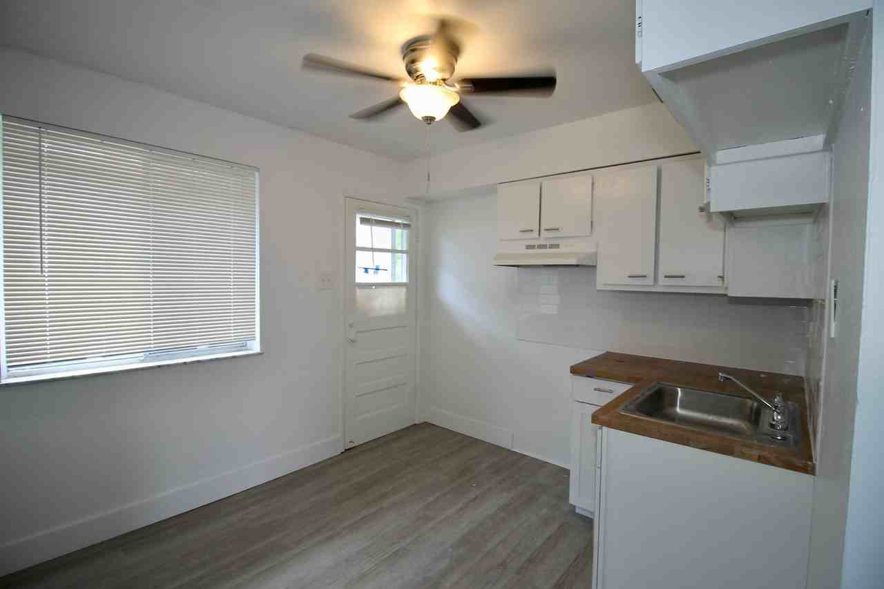 Broadway Park Apartments - Photo 4 of 31