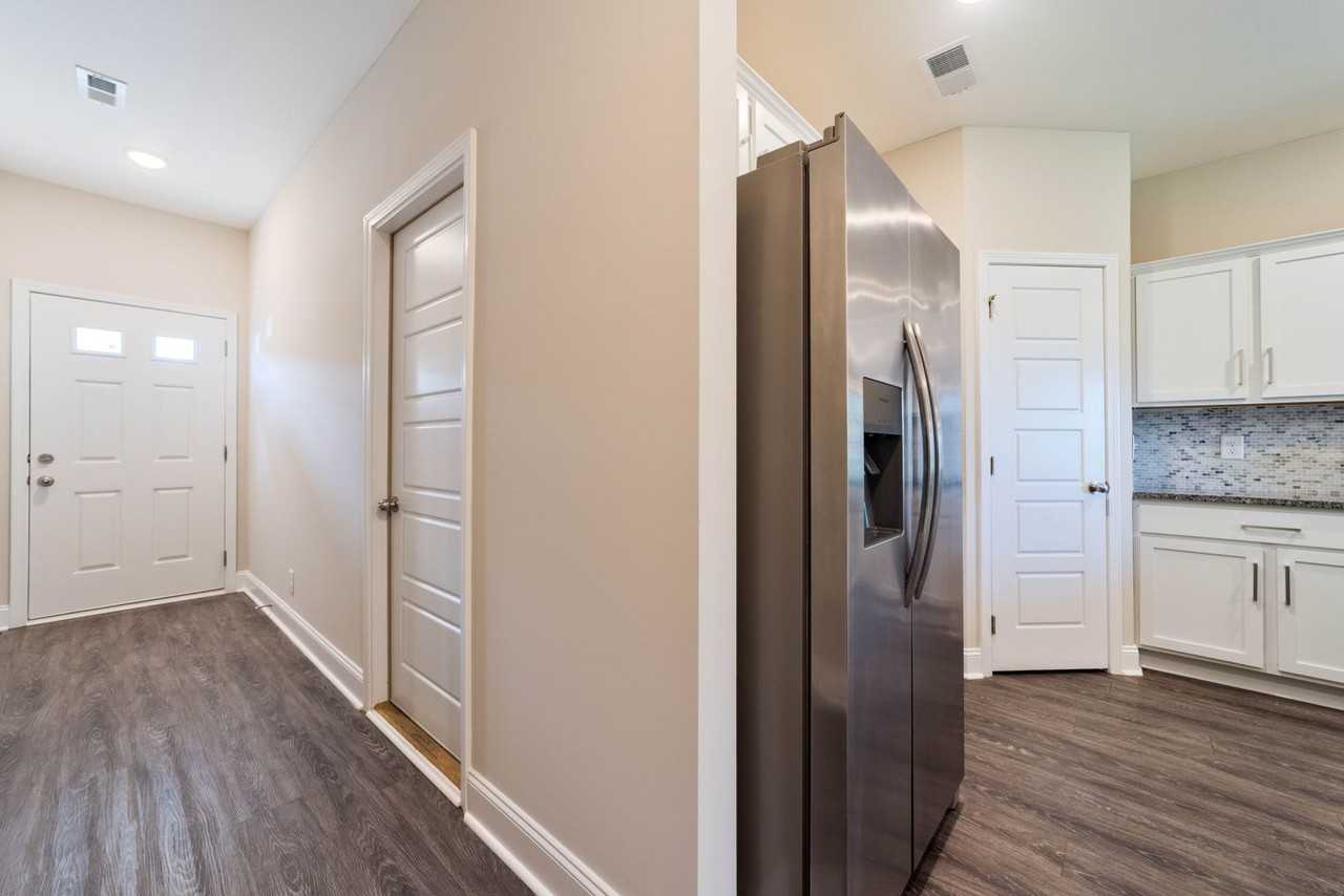 204 Drayton Drive - Photo 5 of 35